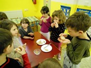 Pečení sněhuláků pro kamarády v Africe